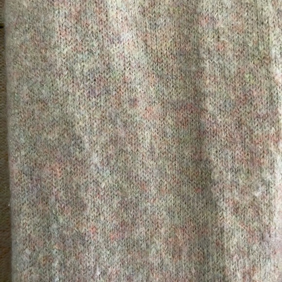 Beautiful HINGE SIZE SMALL CARDIGAN! - Picture 2 of 3